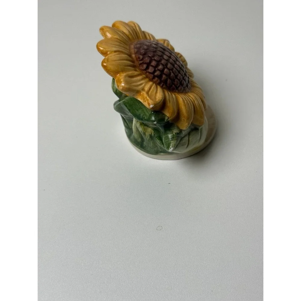 Salt sun flower statue